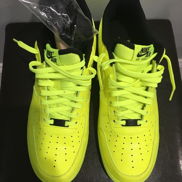 lime yellow nike